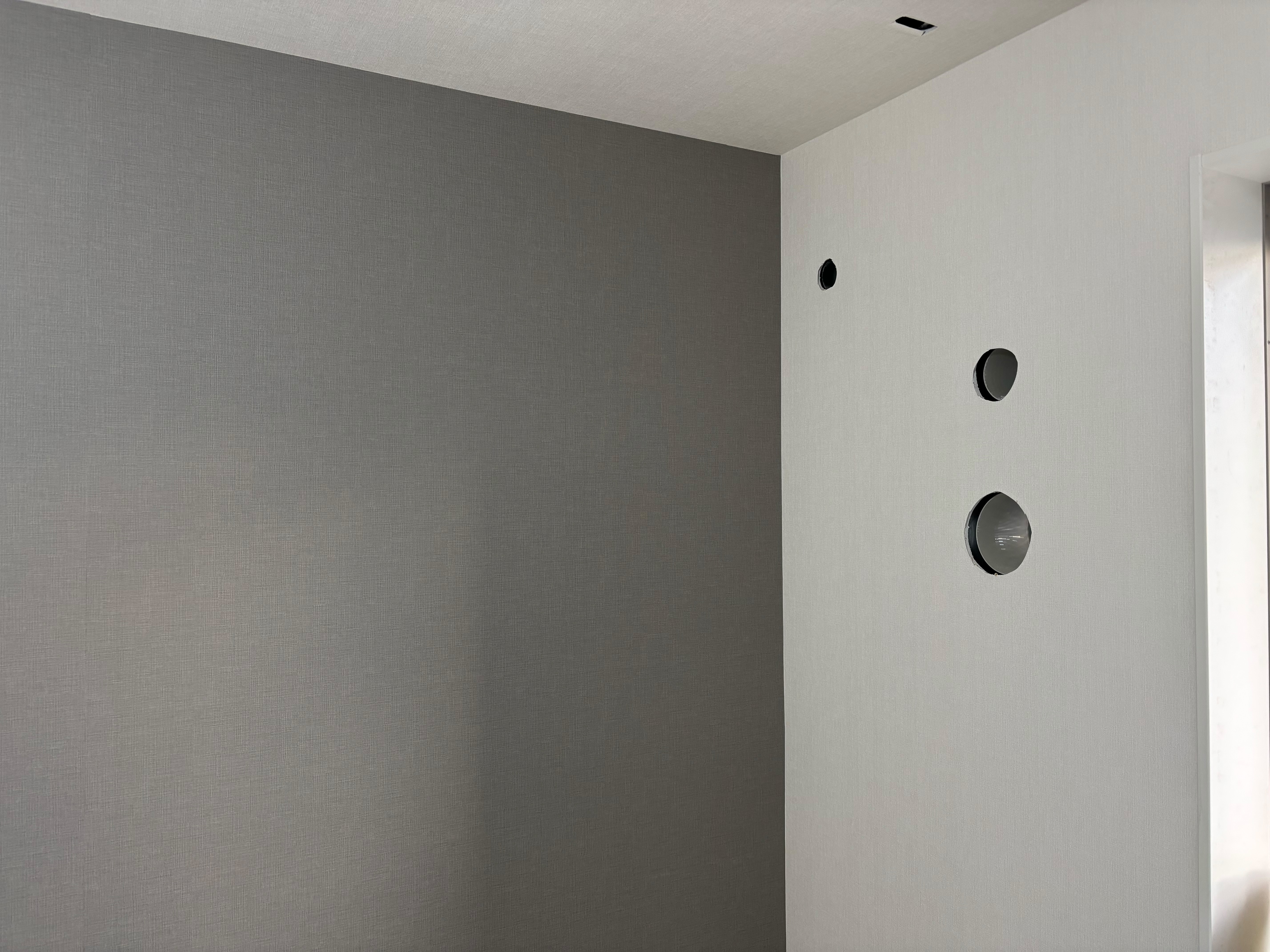 クロス施工の様子